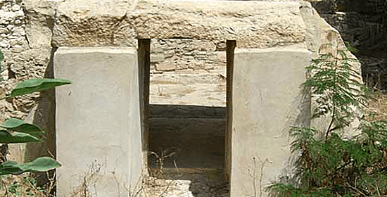 Entrée du supposé tombeau d'Alexandre | Cimetière latin Terra Santa | Alexandrie | Egypte