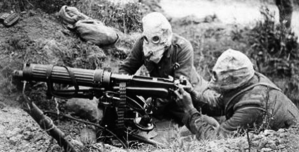 La bataille de la Somme | Mitrailleurs britanniques avec leurs masques à gaz | Histoire | Historyweb.fr -2